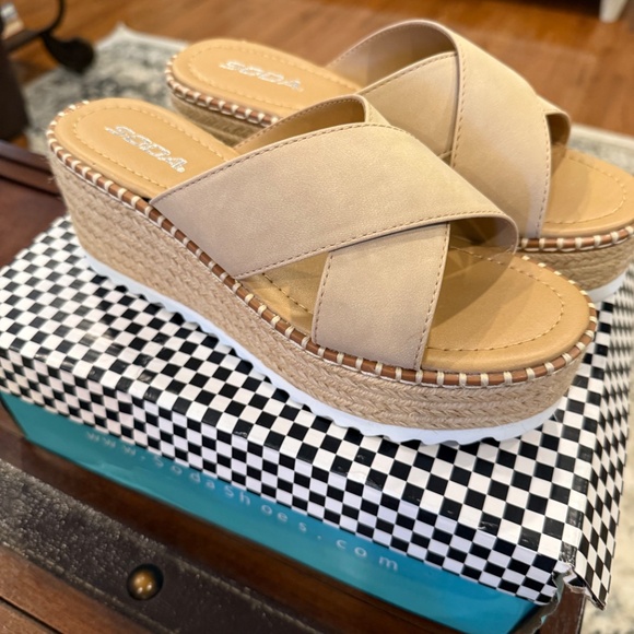 Wedged - Picture 2 of 3